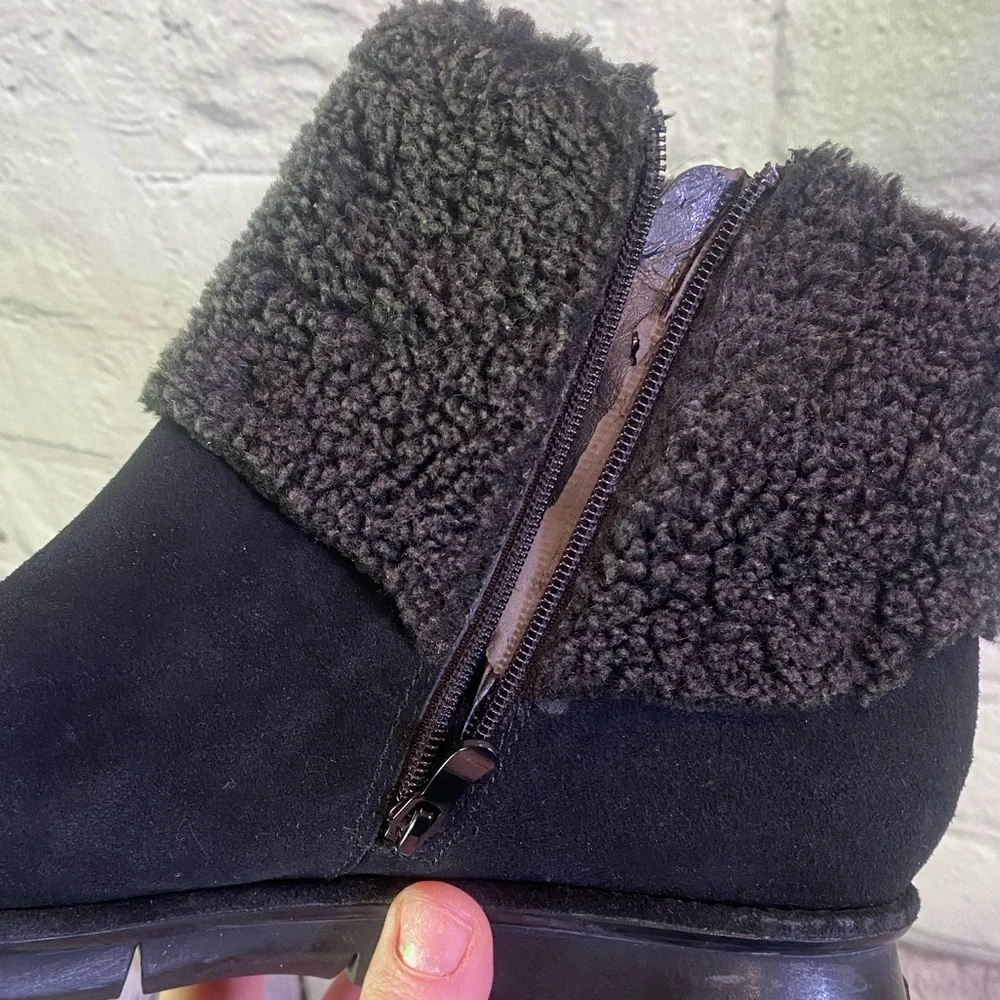 Liz Claiborne Women's Eason Black Suede Gray Sherpa Zip Up Ankle Booties Size 7M